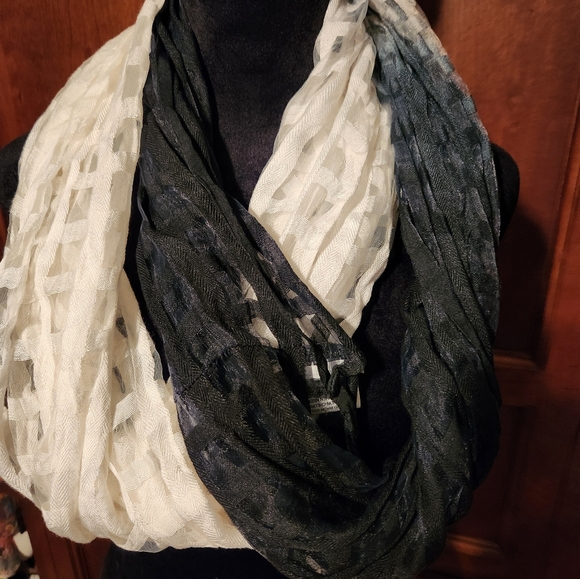 SCARF - Picture 2 of 4